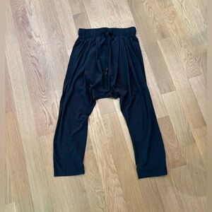 Lululemon cropped harem pant Size 4